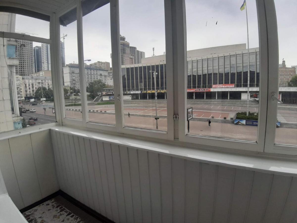 Двухкомнатная Вид На Дворец Украина Kiev Exterior foto